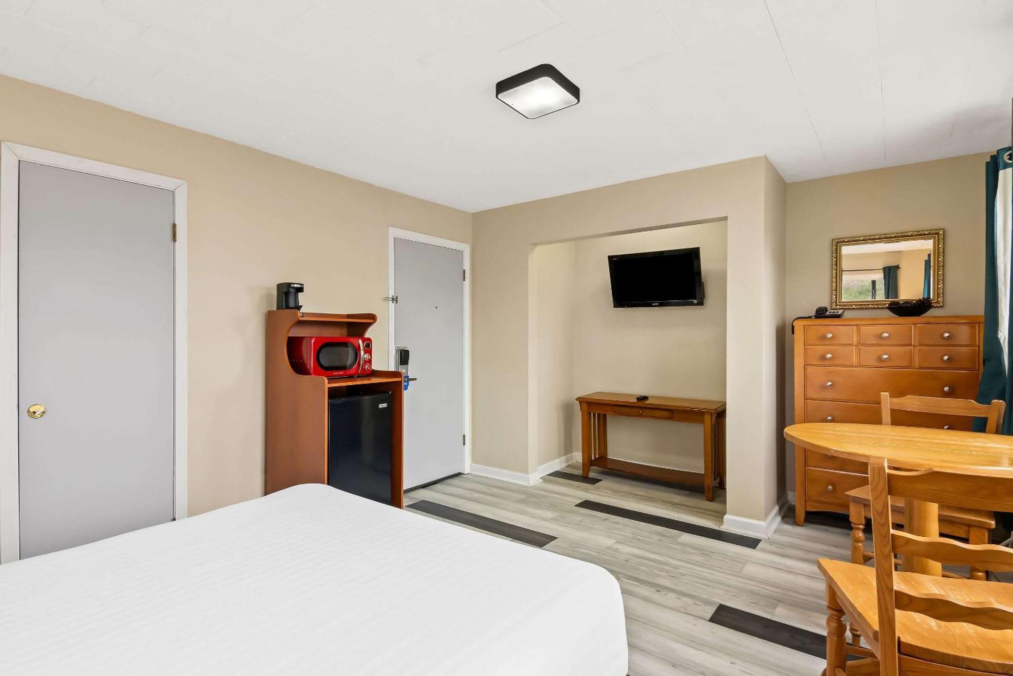 Rodeway Inn Formerly Camp Inn Lodge Oscoda エクステリア 写真