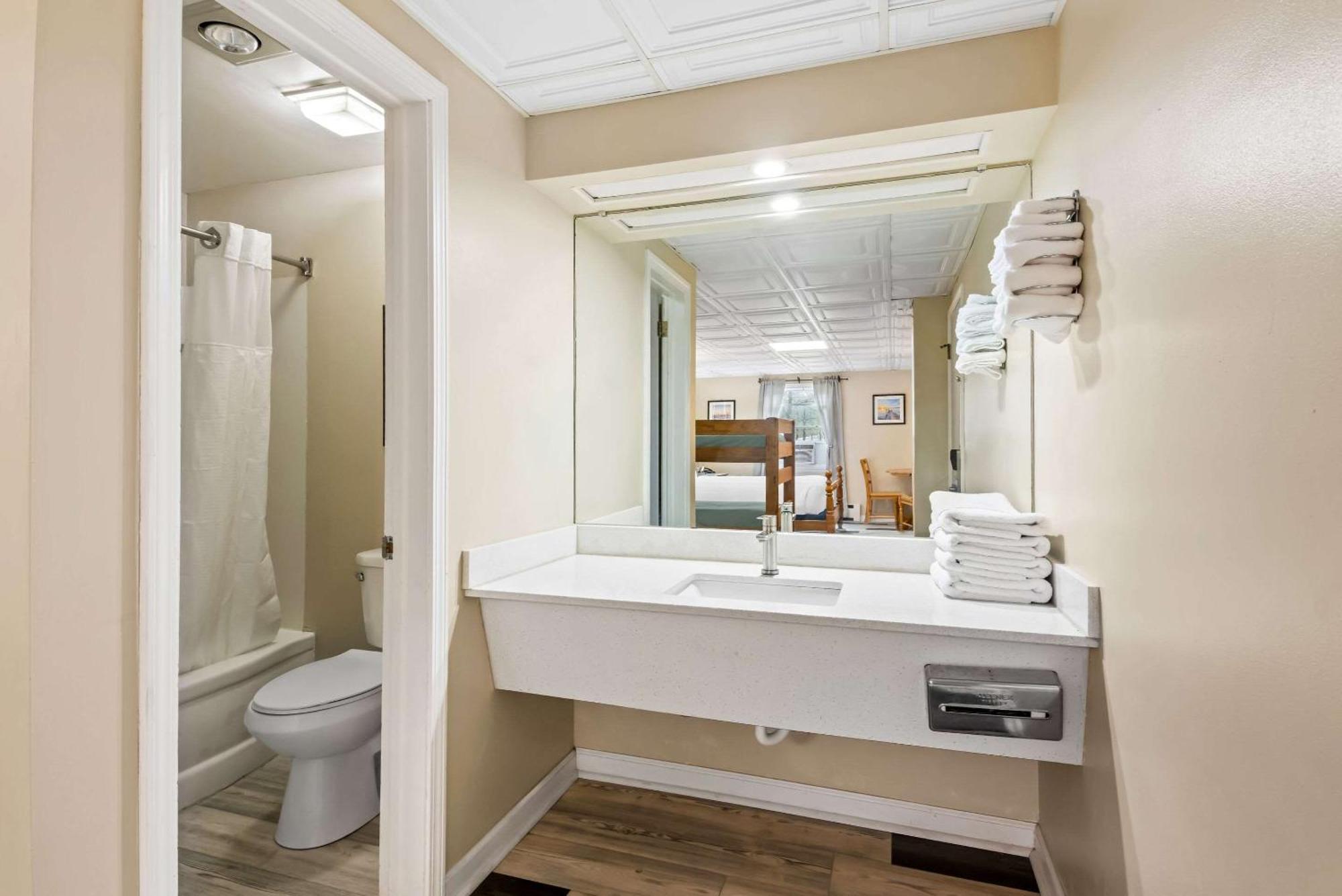 Rodeway Inn Formerly Camp Inn Lodge Oscoda エクステリア 写真