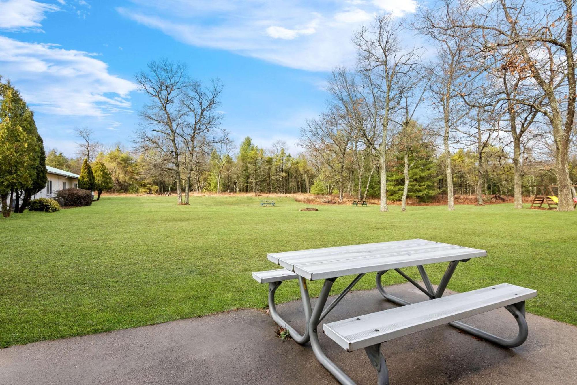 Rodeway Inn Formerly Camp Inn Lodge Oscoda エクステリア 写真